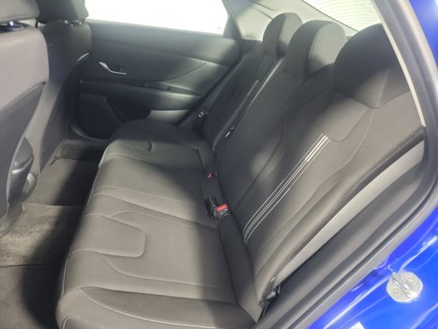 Used 2022 Hyundai Elantra Blue image 19