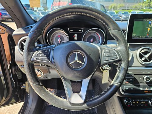 Used 2017 Mercedes-Benz GLA 250 4MATIC image 2