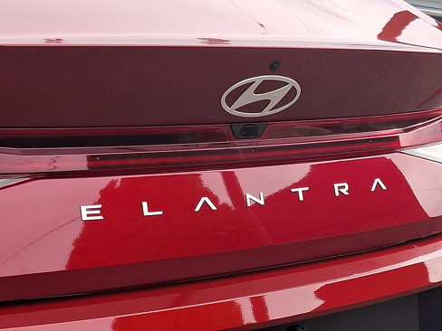 Used 2025 Hyundai Elantra SEL image 30