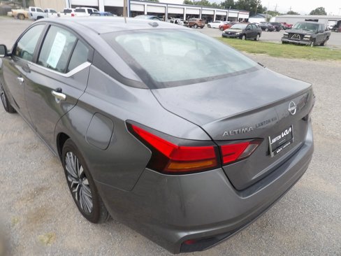 Used 2024 Nissan Altima 2.5 SV image 9