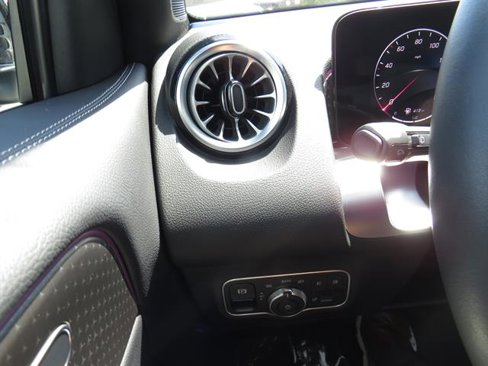 Certified 2024 Mercedes-Benz GLB 250 4MATIC image 9