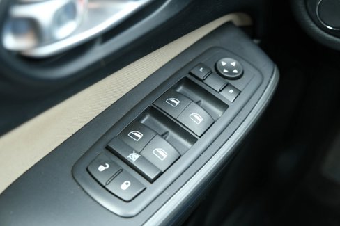 Used 2016 Jeep Cherokee Sport image 32