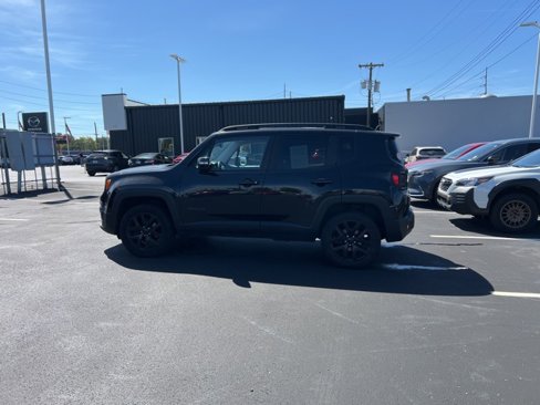 Used 2016 Jeep Renegade Latitude image 10