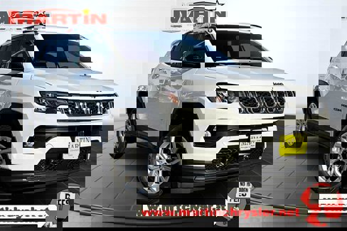 New 2025 Jeep Compass Latitude image 1