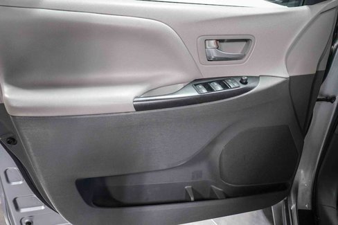 Used 2016 Toyota Sienna LE image 21
