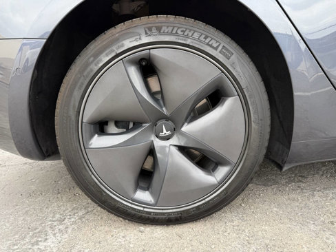 Used 2018 Tesla Model 3 Mid Range image 30