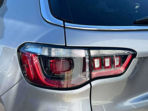 Certified 2021 Jeep Compass Limited image 9
