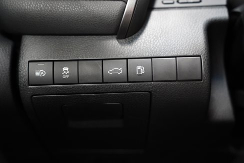 Used 2018 Toyota Camry SE image 30