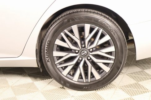 Used 2024 Nissan Altima 2.5 SV image 17