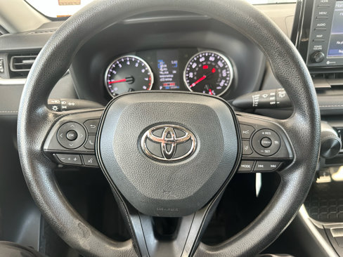 Used 2022 Toyota RAV4 LE image 6