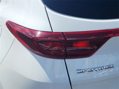 Certified 2022 Kia Sportage LX image 7