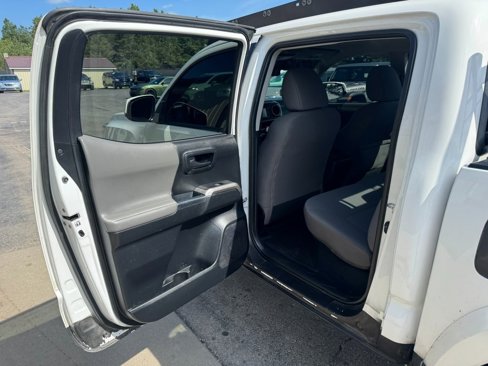 Used 2018 Toyota Tacoma SR5 image 25