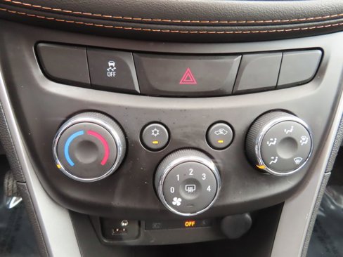 Used 2020 Chevrolet Trax LT w/ LT Convenience Package image 13