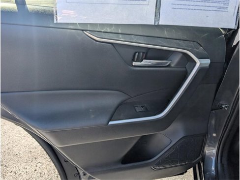 Used 2022 Toyota RAV4 XLE w/ Convenience Package image 11