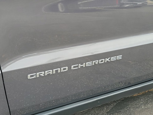 Used 2014 Jeep Grand Cherokee Limited image 22