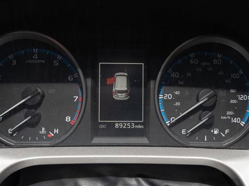 Used 2018 Toyota RAV4 XLE image 2