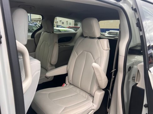 Used 2017 Chrysler Pacifica LX image 15