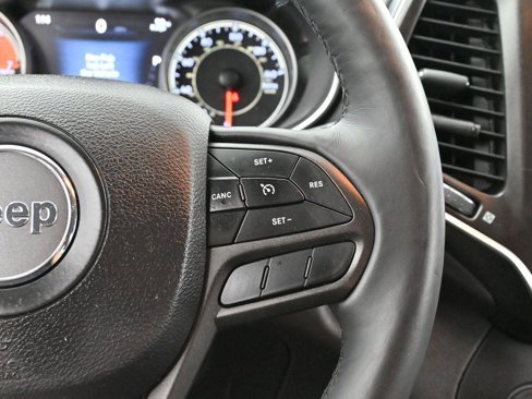 Used 2019 Jeep Cherokee Trailhawk image 16