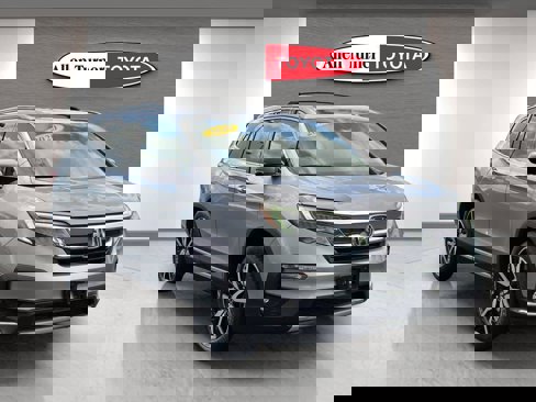 Used 2020 Honda Pilot Touring image 1