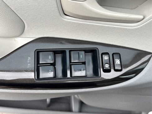 Used 2012 Toyota Sienna LE image 35