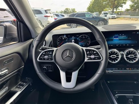 Used 2021 Mercedes-Benz GLB 250 4MATIC image 21