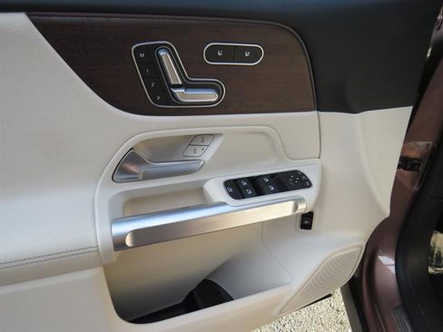 Certified 2022 Mercedes-Benz GLB 250 4MATIC image 8