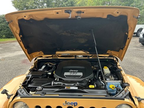 Used 2013 Jeep Wrangler Unlimited Sahara w/ Connectivity Group image 11