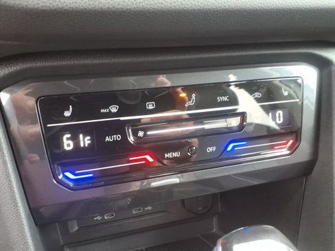 Certified 2022 Volkswagen Tiguan SE image 16