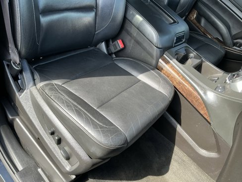 Used 2017 Chevrolet Suburban LT image 28