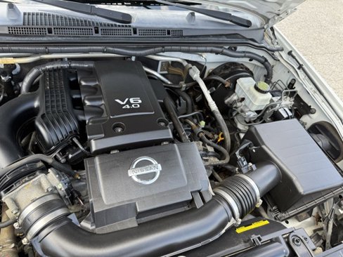 Used 2016 Nissan Frontier SV image 15