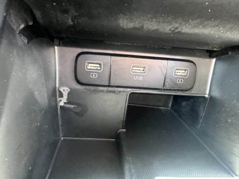 Used 2021 Kia Sorento LX image 15