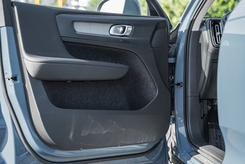 Certified 2023 Volvo XC40 B5 Plus w/ Driver Assist Package image 35