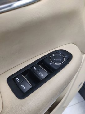 Used 2017 Cadillac XT5 FWD image 24
