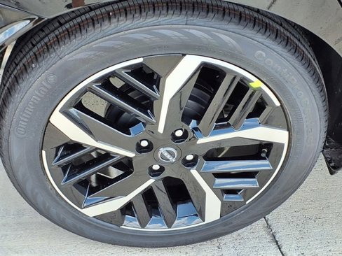 New 2025 Nissan Versa SR w/ Trunk Package image 6
