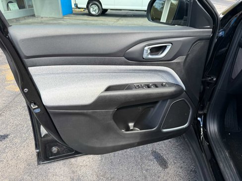 Used 2023 Jeep Compass Sport image 13