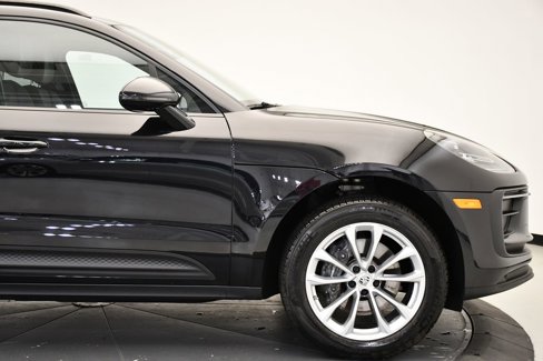 Certified 2025 Porsche Macan Turbo image 15