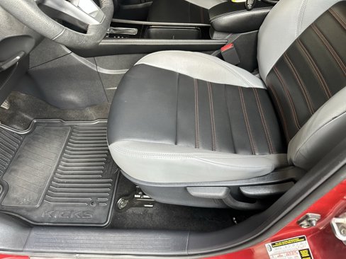Used 2021 Nissan Kicks SR image 13