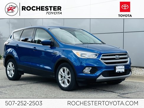 Used 2017 Ford Escape SE w/ SE Cold Weather Package image 1