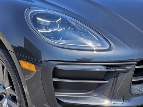 Certified 2025 Porsche Macan image 12