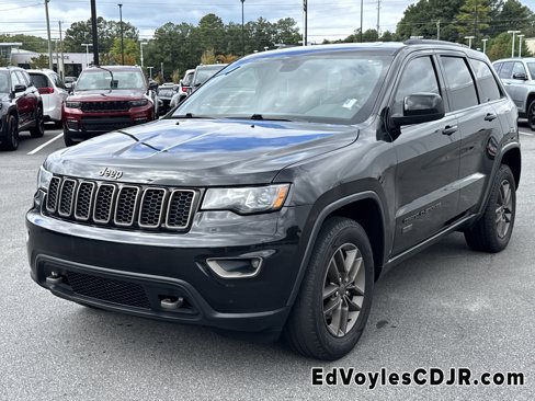 Used 2016 Jeep Grand Cherokee Laredo 75th Anniversary image 3