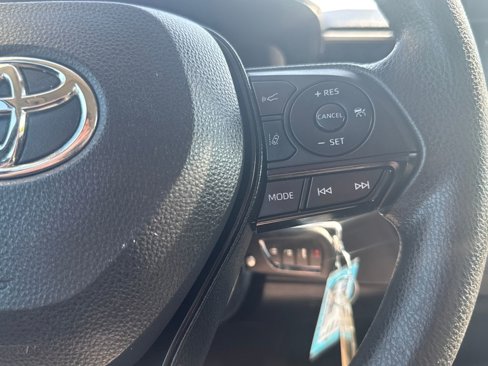 Used 2022 Toyota Corolla LE image 19