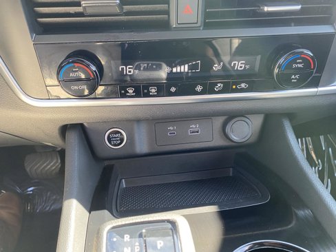 Used 2023 Nissan Rogue SV image 21