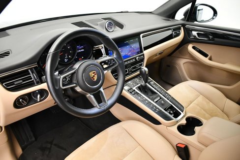 Certified 2021 Porsche Macan image 4
