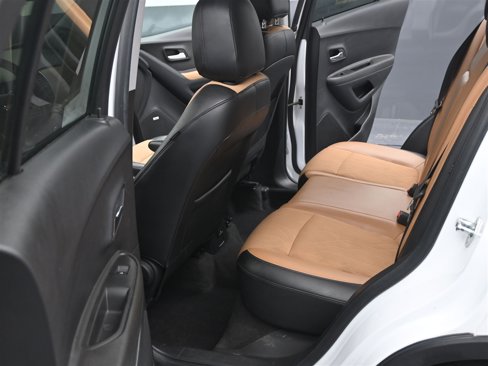 Used 2017 Chevrolet Trax LT w/ Sun & Sound Package image 10