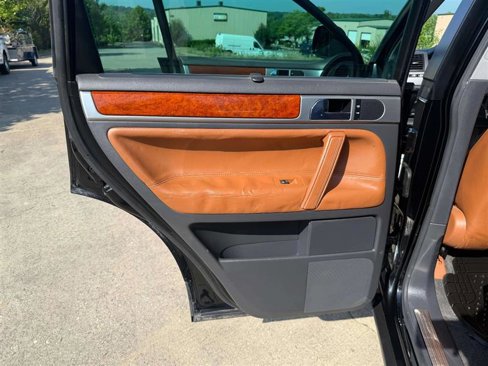 Used 2005 Volkswagen Touareg V8 image 17