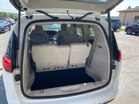 Used 2017 Chrysler Pacifica Limited w/ Advanced Safetytec Group image 33