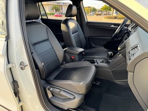 Used 2021 Volkswagen Tiguan SE R-Line image 23