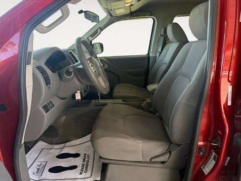 Used 2015 Nissan Frontier SV image 9