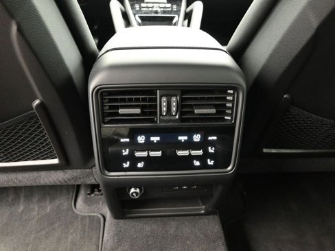 Used 2024 Porsche Cayenne image 18