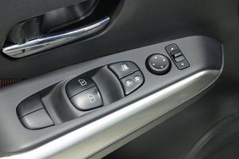 Used 2018 Nissan Kicks SR image 22